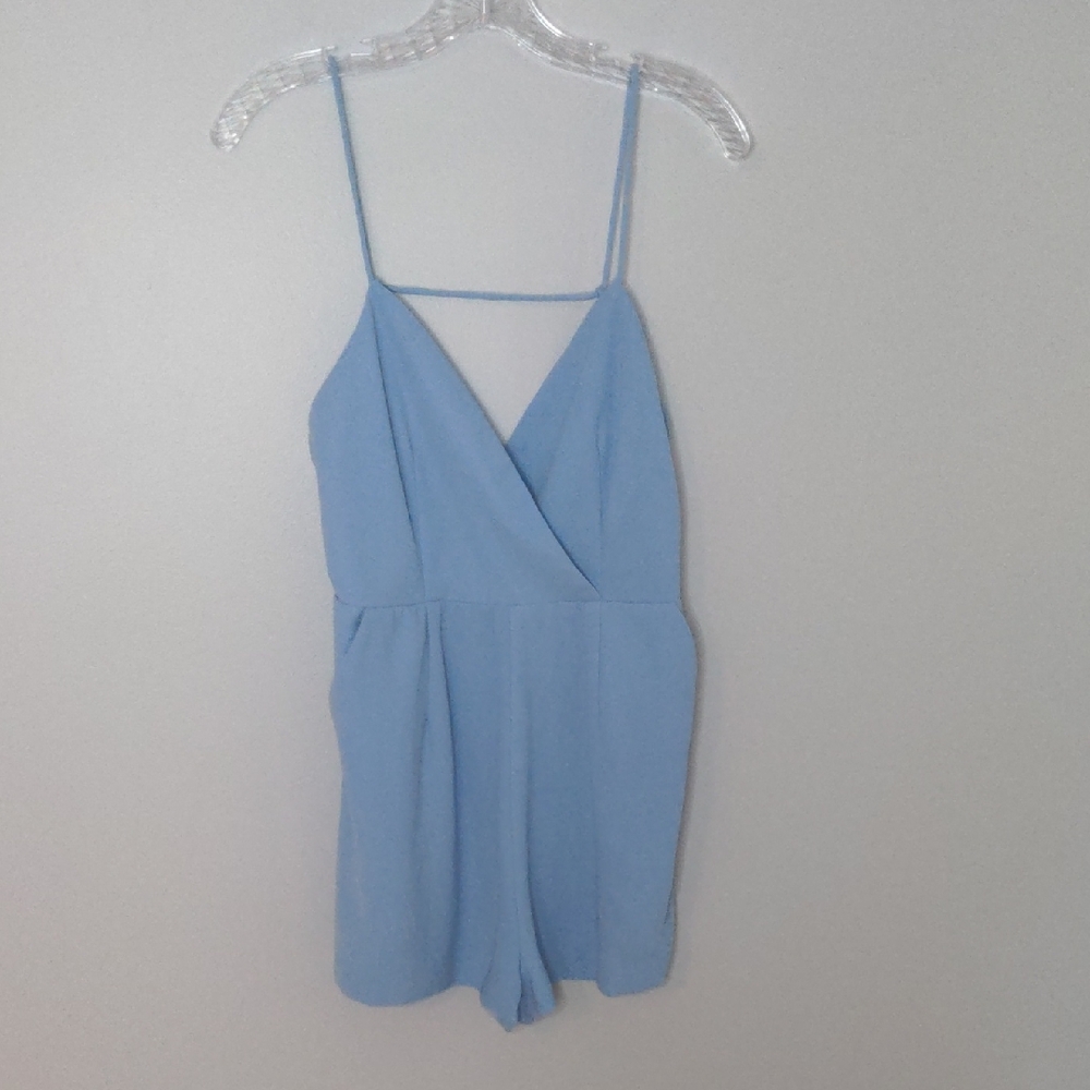 EUC✨L'ATISTE size Medium light blue sleeveless spaghetti strap romper